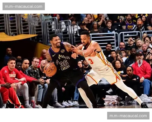 湖人里夫斯斯马特外线防守强度 国王克利福德雷诺需承担得分重任